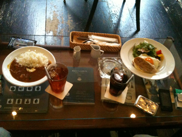 カフェで昼食